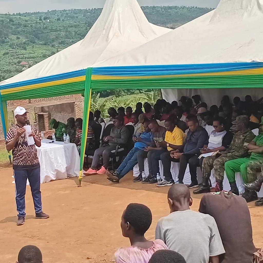 KANYINYA SECTOR (@kanyinya_sector) on Twitter photo Hakozwe igikorwa cy'umuganda Aho ku Rwego rw'<a href="/Nyarugenge/">Nyarugenge District</a> wabereye mu kagari ka Nzove Ku ishuri rya EP BIBUNGO.Hakozwe:Gucukura itaka kumuzenguruko wamashuri ahari kubakwa ibyumba birindwi (tortoire)kwikorera ibikoresho byo kubaka tubyegereza kubyumba aho bizakoreshwa Hakozwe igikorwa cy'umuganda Aho ku Rwego rw'<a href="/Nyarugenge/">Nyarugenge District</a> wabereye mu kagari ka Nzove Ku ishuri rya EP BIBUNGO.Hakozwe:Gucukura itaka kumuzenguruko wamashuri ahari kubakwa ibyumba birindwi (tortoire)kwikorera ibikoresho byo kubaka tubyegereza kubyumba aho bizakoreshwa