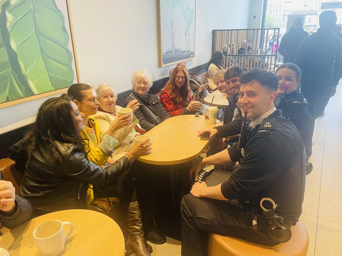 Cuppa with a Copper, in #Waddon we had the privilege of 3 hardworking officers . @RowennaDavis and I were able to raise and get updates on many of the cases. Drugs, robberies, ASB, our team are on it. Thank you @MPSSouthCroydon for your diligent and care in keeping Waddon safe.