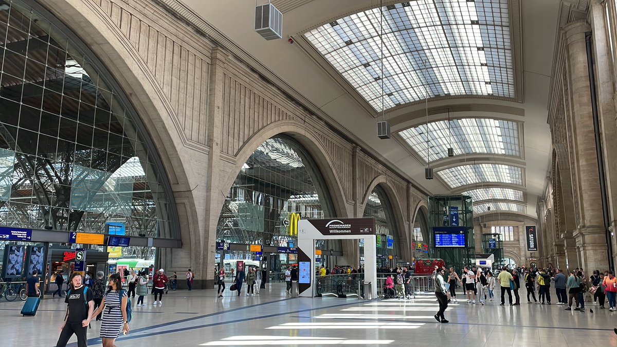 Wie kann man diesen imposanten Bahnhof nicht lieben?! 🫶🏼 #Leipzig #Hauptbahnhof