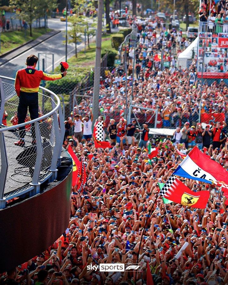 'Competir pela Ferrari me mostrou a paixão que as pessoas podem ter por uma equipe, e você só enxerga isso se correr por ela e estando entre seus fãs. 

(...) Ir embora não é escolha minha, mas talvez haja coisas melhores por vir.' 

Sainz para a revista Sport Week. ❤️‍🩹