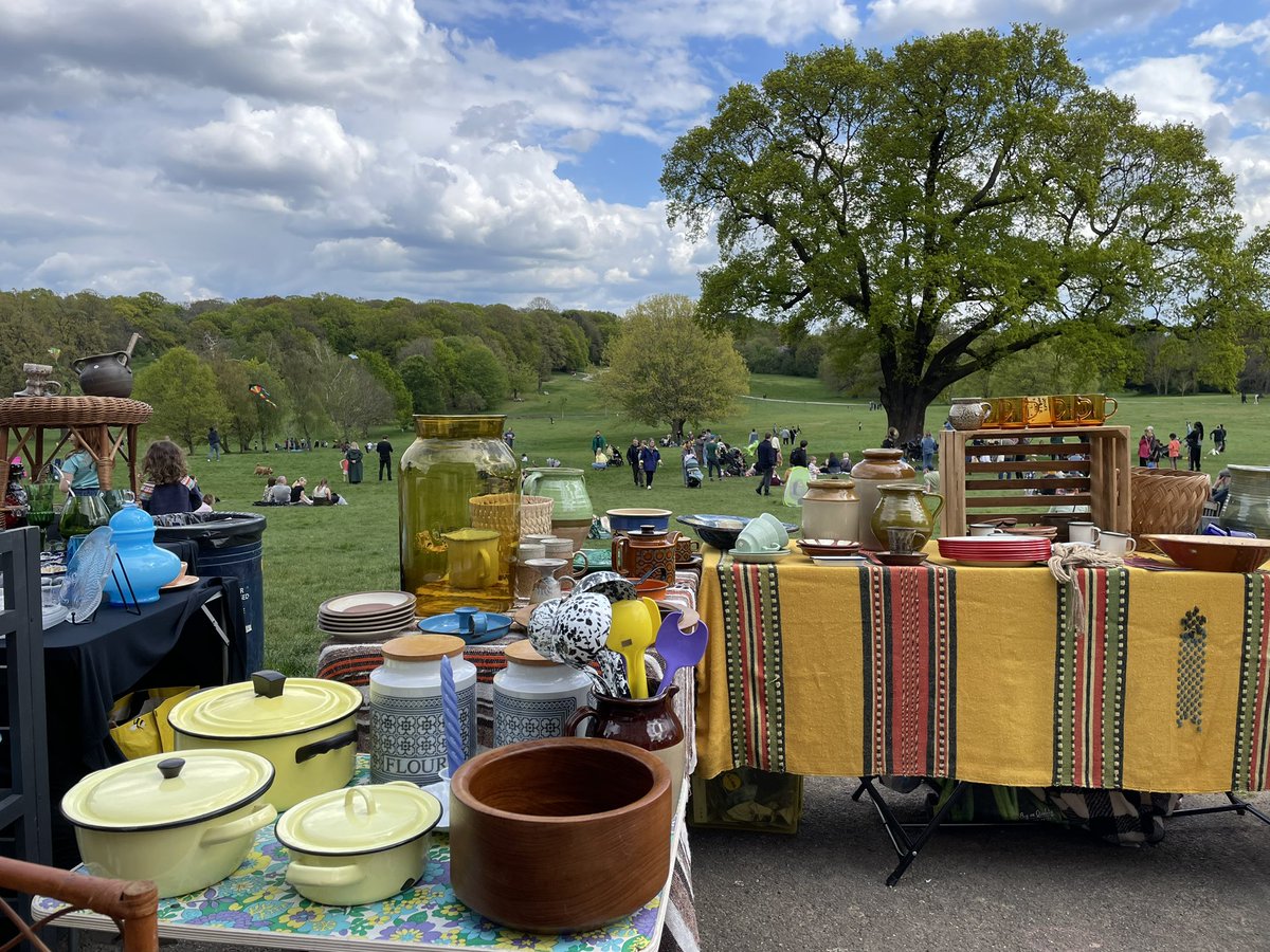 so_lastcentury's tweet image. On Bank Holiday Mon 6 May we’re back @BeckenhamPark with another Vintage Market at the Mansion - 50 traders inside &amp;amp; out sellling mid 20c furniture, homeware, art, brocante, clothes &amp;amp; lots more. Street food, bar &amp;amp; cafe, live music, artists’ studios too. 
10-5pm
London BR3 1SY
