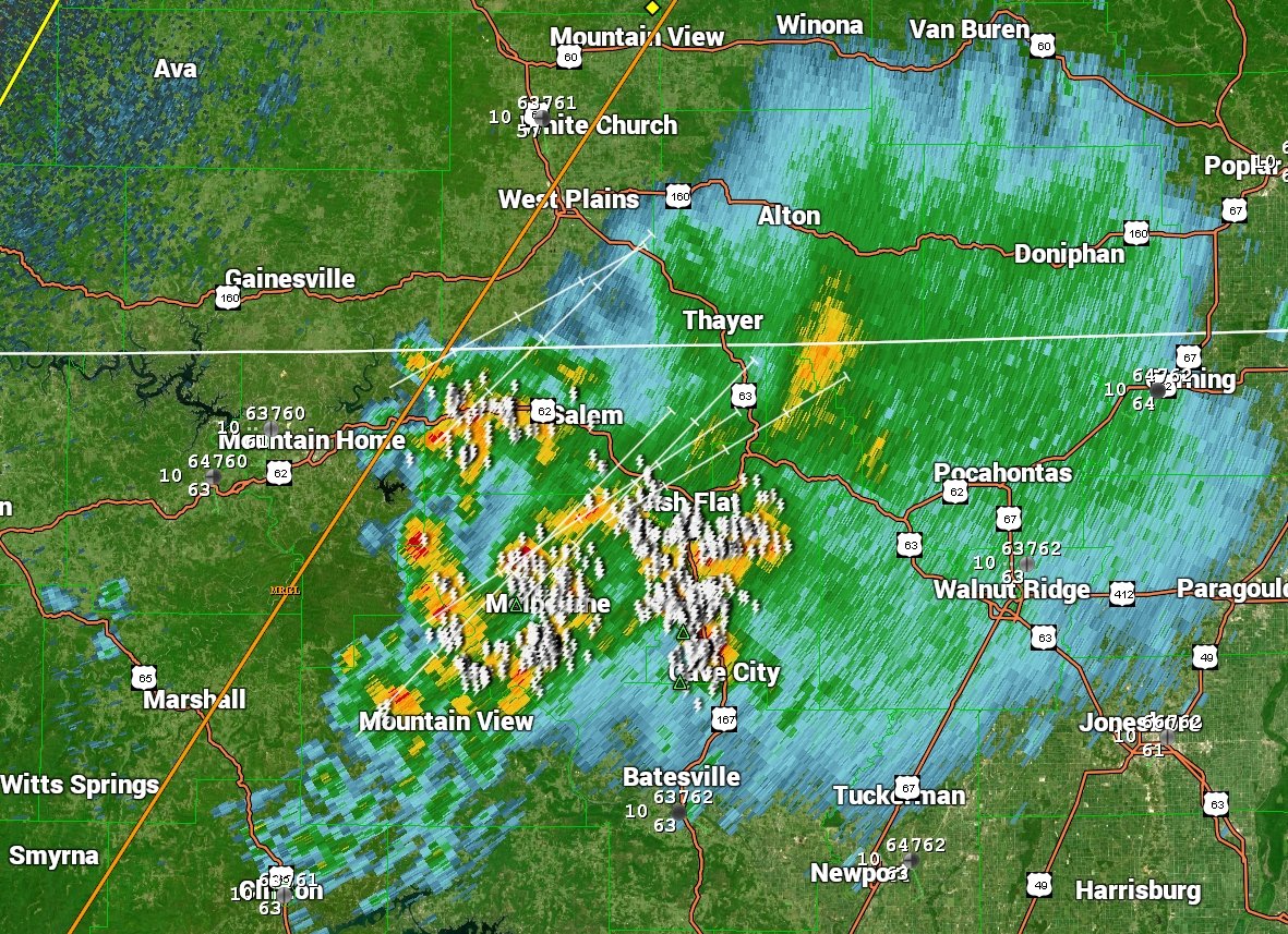 Though not severe, #thunderstorms are def waking up some people in #AR and soon to be parts of #MO this morning! 

#LightningStrikes #USwx 

KSGF Springfield, MO radar