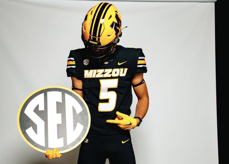 3⭐️in-state DE @HopkinsDaeden made a return trip to #Mizzou on Friday - he details his time on campus and relationship with DL/edge coach Brian Early ⬇️ 🔗missouri.rivals.com/news/three-sta…