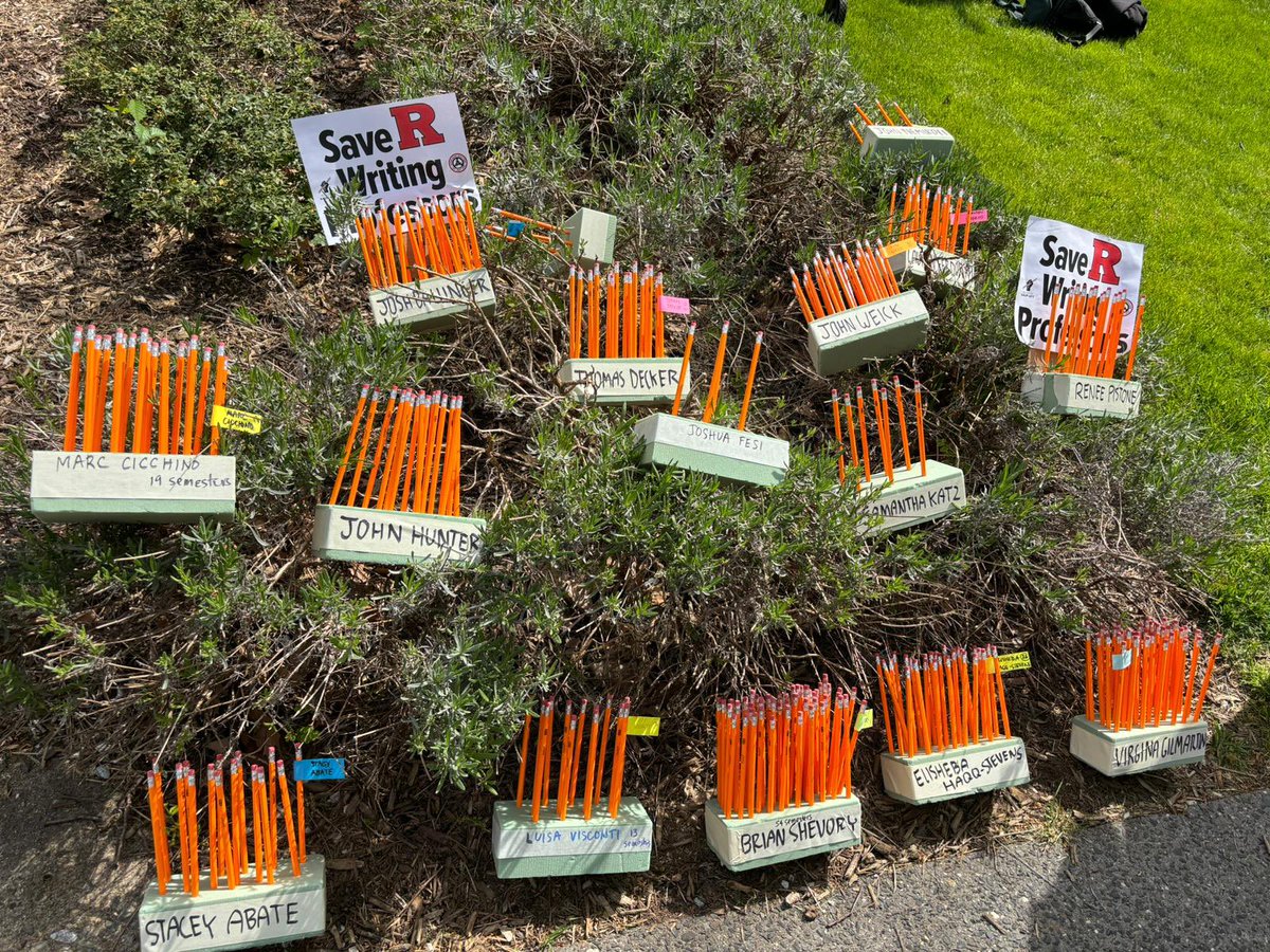 ruaaup_ptl's tweet photo. @ruaaup A pencil for every year taught by the nearly 40 lecturers who may be out of the job due to Rutgers treatment of the Writing Program. #SaveRWritingProfessors https://t.co/cAaQF3VjTI