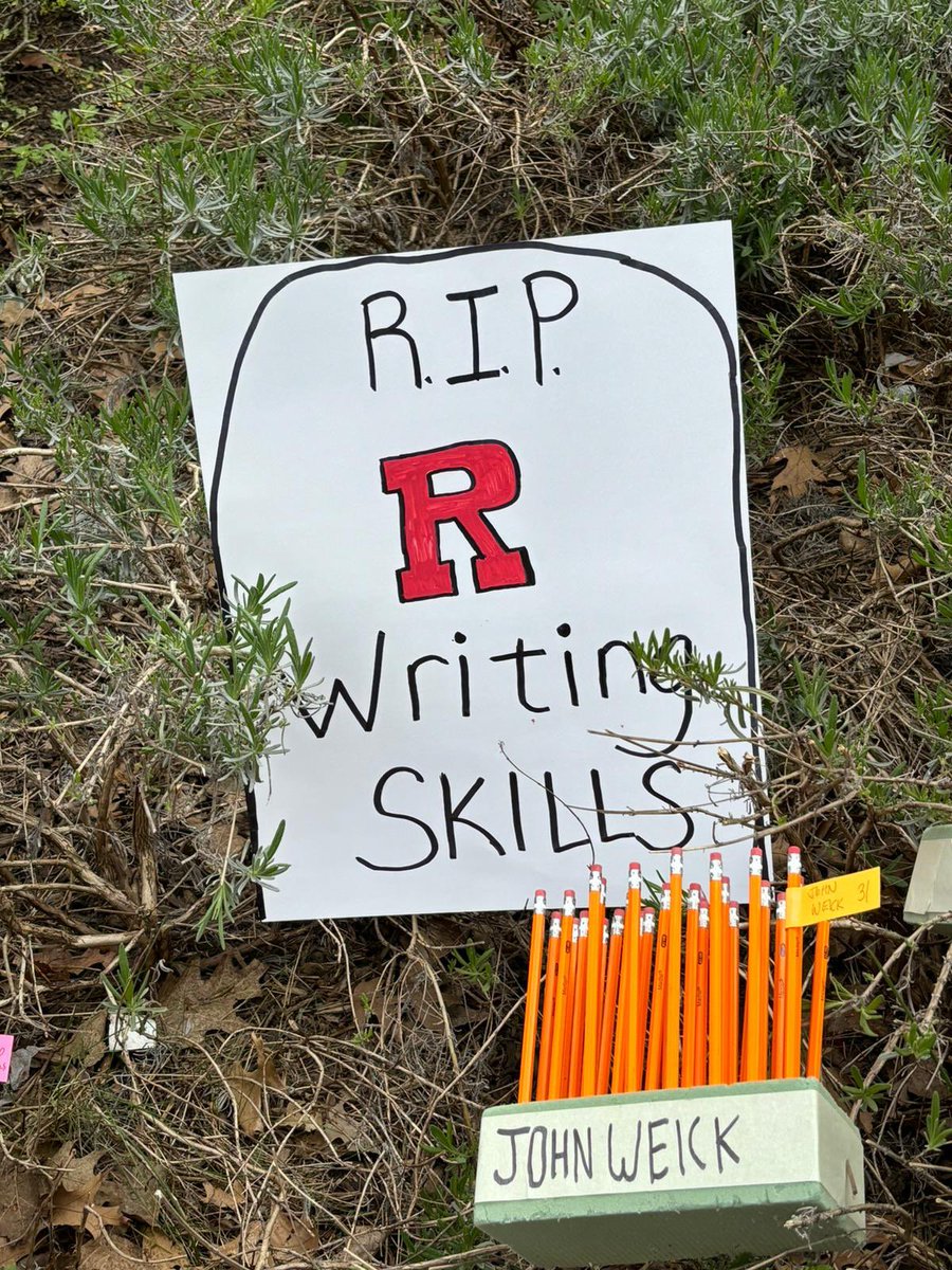 ruaaup_ptl's tweet photo. @ruaaup A pencil for every year taught by the nearly 40 lecturers who may be out of the job due to Rutgers treatment of the Writing Program. #SaveRWritingProfessors https://t.co/cAaQF3VjTI