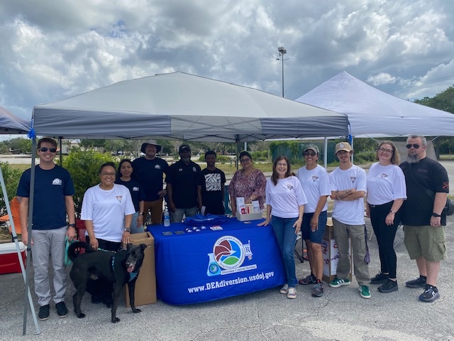 Good afternoon #Orlando! DEA Orlando is at the Seminole Towne Center mall collection site today until 2p.m. for DEA Prescription Drug Take Back Day! Stop by to drop off any unused or unneeded medication! Find more locations: bit.ly/35JM1tL