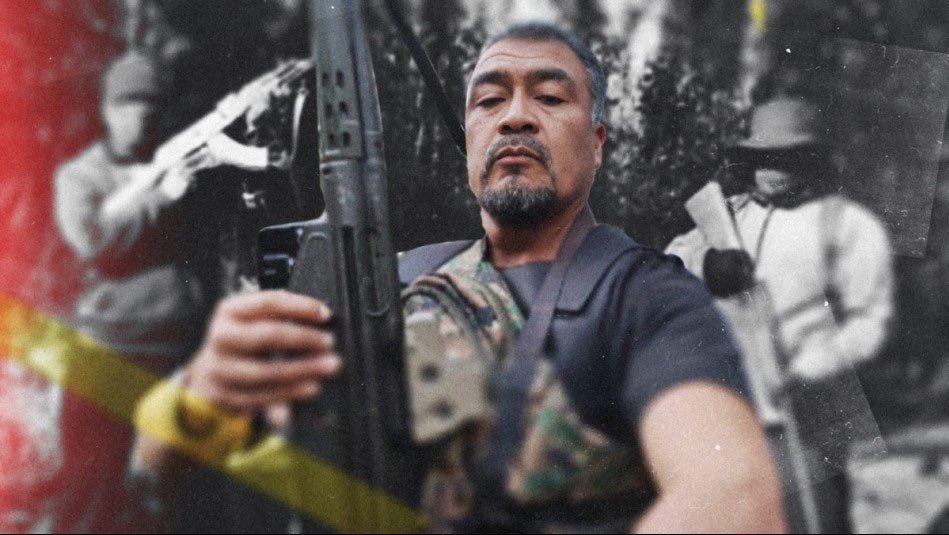 kmontealegren's tweet image. Se condena a Llaitúl, líder terrorista al que este Gobierno ofrecía defensa y solidaridad. Cinco días después, ese terrorismo responde masacrando a tres carabineros. Si Boric no declara Estado de Sitio e interviene Temucuicui, será culpable de esta masacre y de posibles réplicas.