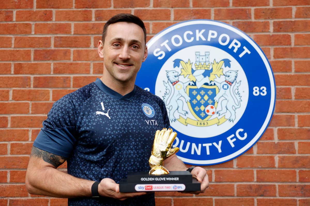 Introducing your @SkyBetLeagueTwo Golden Glove winner for 2023/24 🧤🐐 Another 🏆 to add to the collection! #StockportCounty
