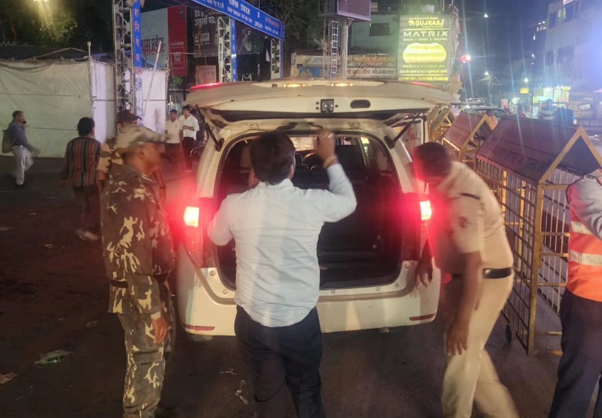 रायपुर पुलिस द्वारा लोकसभा चुनाव के मद्देनजर सघन चेकिंग अभियान कार्यवाही की जा रही है! #raipurpolice #raipur