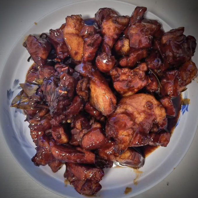 建立虚假人设，发发每日家常菜，营造出厨艺精湛的居家男人形象。 https://t.co/xLs0ztJr0K