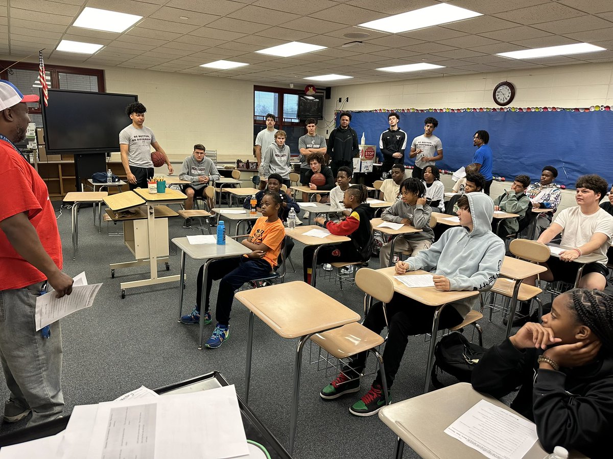 Holy Cross MBB tweet media