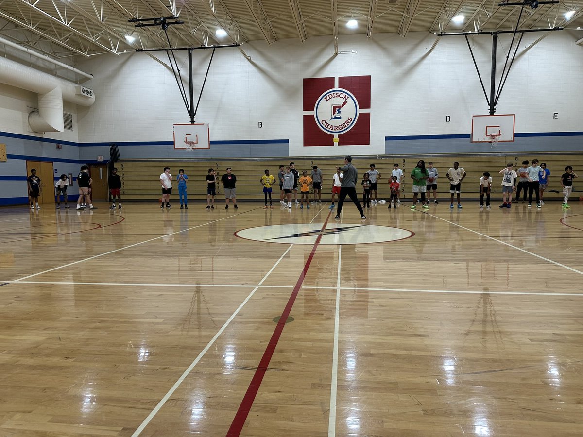 Holy Cross MBB tweet media