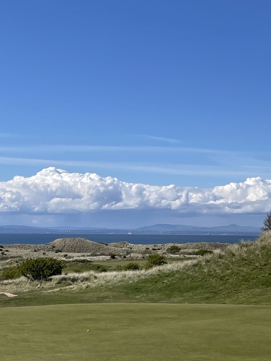 Super sunny Saturday at the wonderful @GullaneGolfClub no 2 course. Stunning course with fantastic views & greens! Thanks to Domhnall & Jane for the invite! Course 170 🏴󠁧󠁢󠁳󠁣󠁴󠁿🏌️🏌️‍♀️⛳️