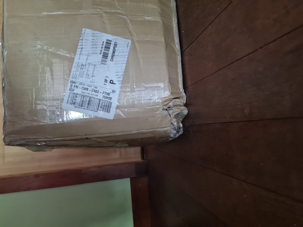 OurEternal7's tweet photo. Réception Hope on the street Weverse / Tiny Tan x TOY STORY (pas les figures) / commandes persos.
Chronopost a été super soigneux comme dhab mais @kellykshop fait des protections dignent de la NASA (merci !) donc à priori pas de casse ! https://t.co/IWNYZoUhxH