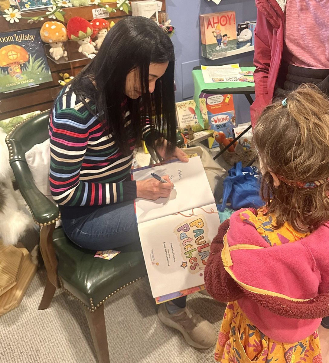 🎉Such a fun morning celebrating #IndieBookstoreDay @BardsAlley @FreeSpiritBooks @tcmpub