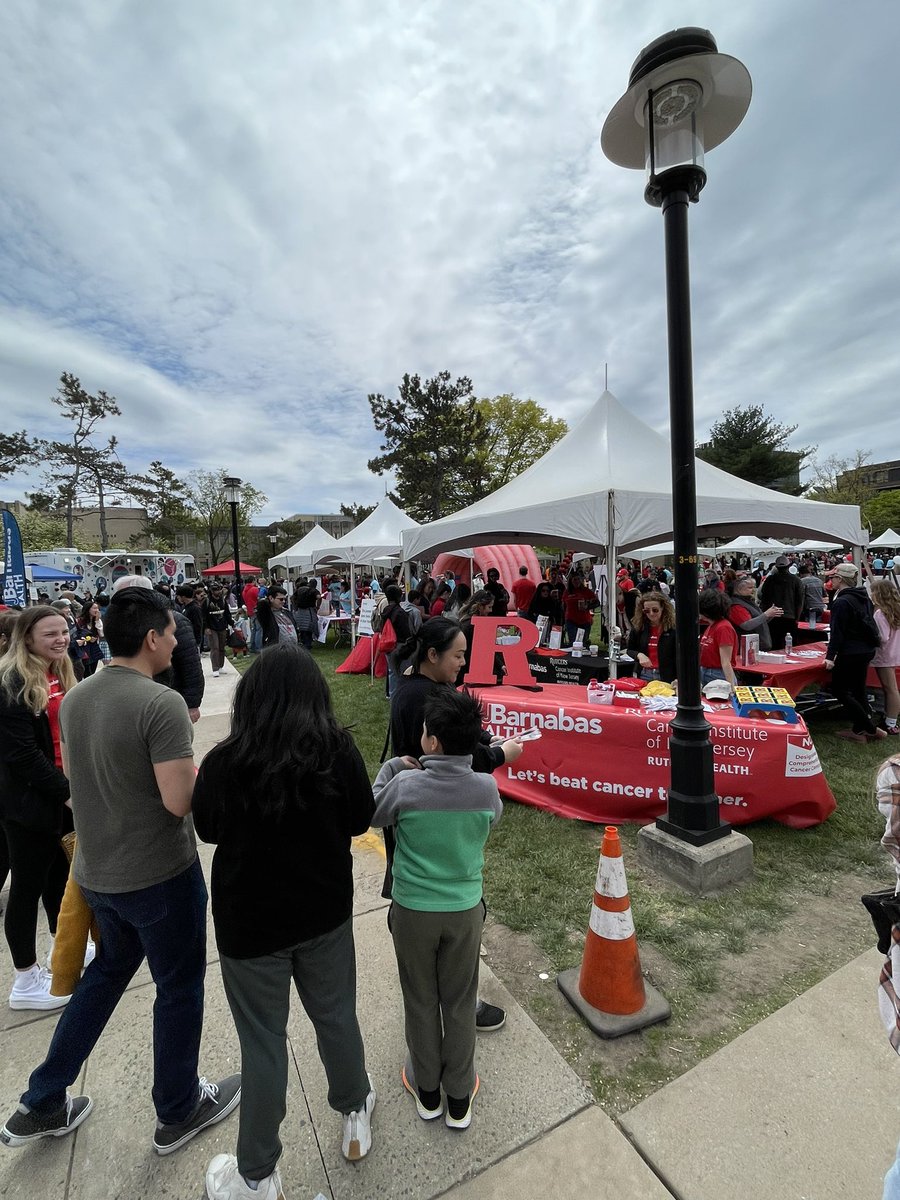#RutgersDay is still in full swing at the @RutgersCancer tent! Win prizes and get free swag on Busch campus in the health village! 🩺 @RWJBarnabas