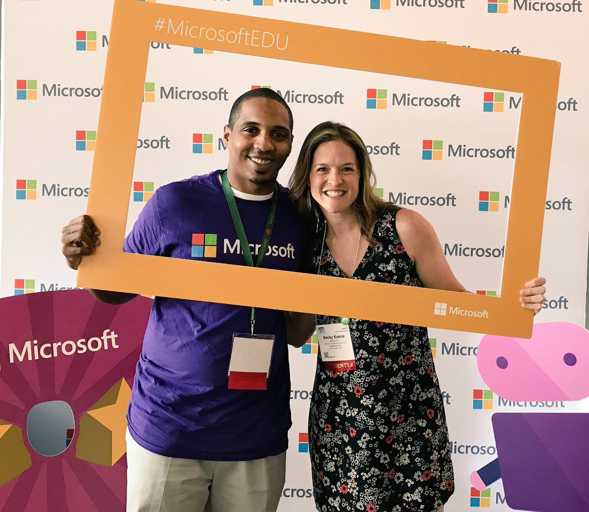 Happy birthday @DarrenClayEDU! 🎈 A little throwback to #ISTELive 2017. 😊 Good times with #MicrosoftEdu.