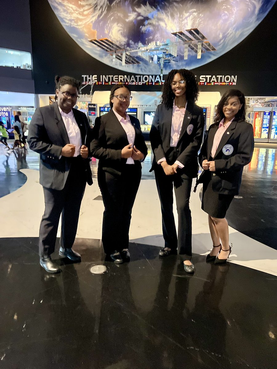 HonorsPvamu's tweet photo. The Pink Panthers Engineering group represented @PVAMU at the MITTIC “Space to Pitch” competition against 10 other universities. Outstanding job scholars. #spacetopitch #honorsimpact @DrQuizmaster #pioneers https://t.co/Oa3CaqEBsY