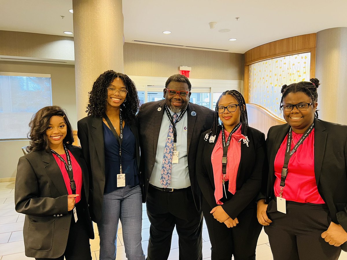 HonorsPvamu's tweet photo. The Pink Panthers Engineering group represented @PVAMU at the MITTIC “Space to Pitch” competition against 10 other universities. Outstanding job scholars. #spacetopitch #honorsimpact @DrQuizmaster #pioneers https://t.co/Oa3CaqEBsY