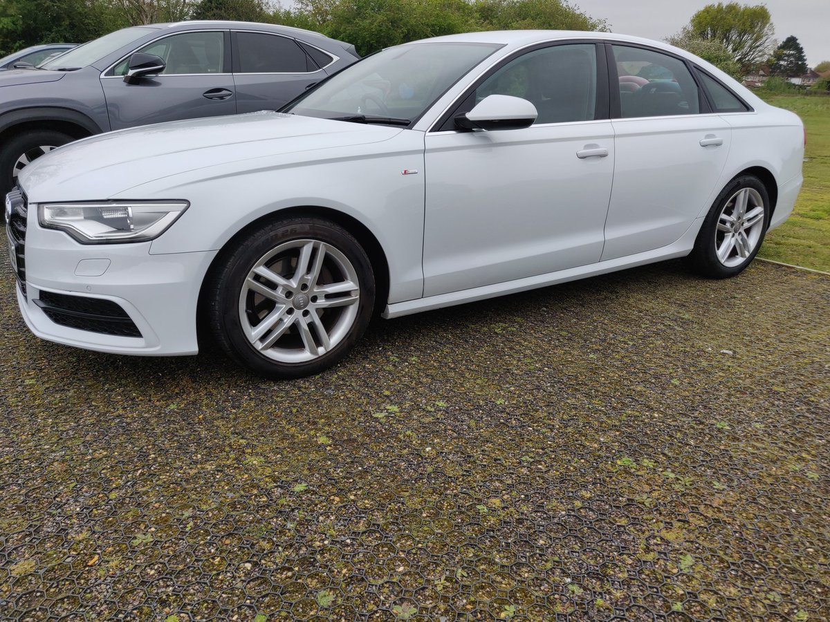 Officaljatman's tweet photo. #audia6 #AudiA6SLine @AudiOfficial @AudiUK #GlacierWhite #TurtleWax #TCut 2hr of cleaning, wax and polishing. This is why man añd their #cars are an unbroken bond.....
How does everyone clean their car? https://t.co/D5Kh7xI4hc