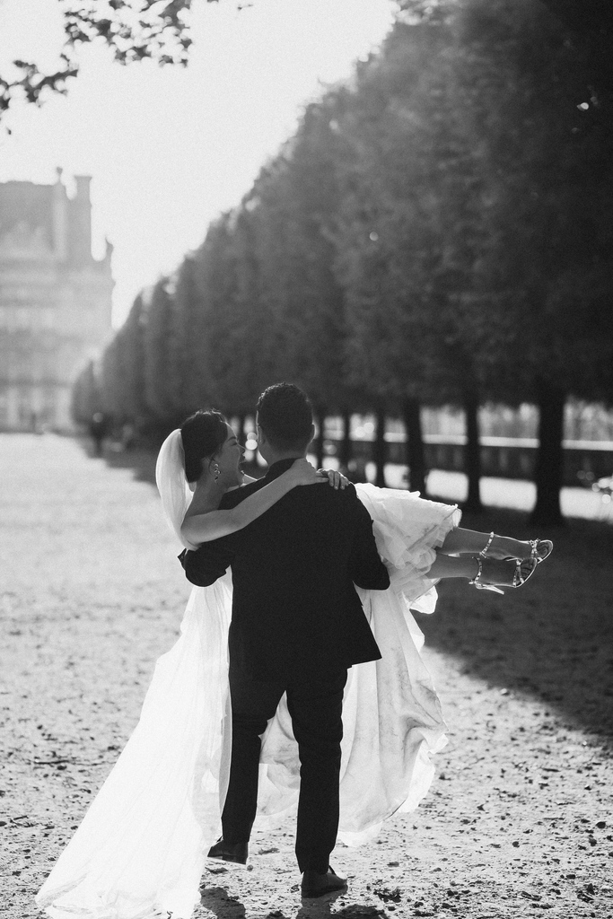fevrierphoto's tweet photo. Dreaming of a stress-free pre-wedding shoot in Paris? Imagine gliding through Tuileries garden with your love, laughter floating in the breeze. 🍂
Check out Best Places To Take Pre Wedding Photos In Paris: https://t.co/2XkqVrj7Ns
#preweddingparis #parisprewedding https://t.co/eR50g1wQgw
