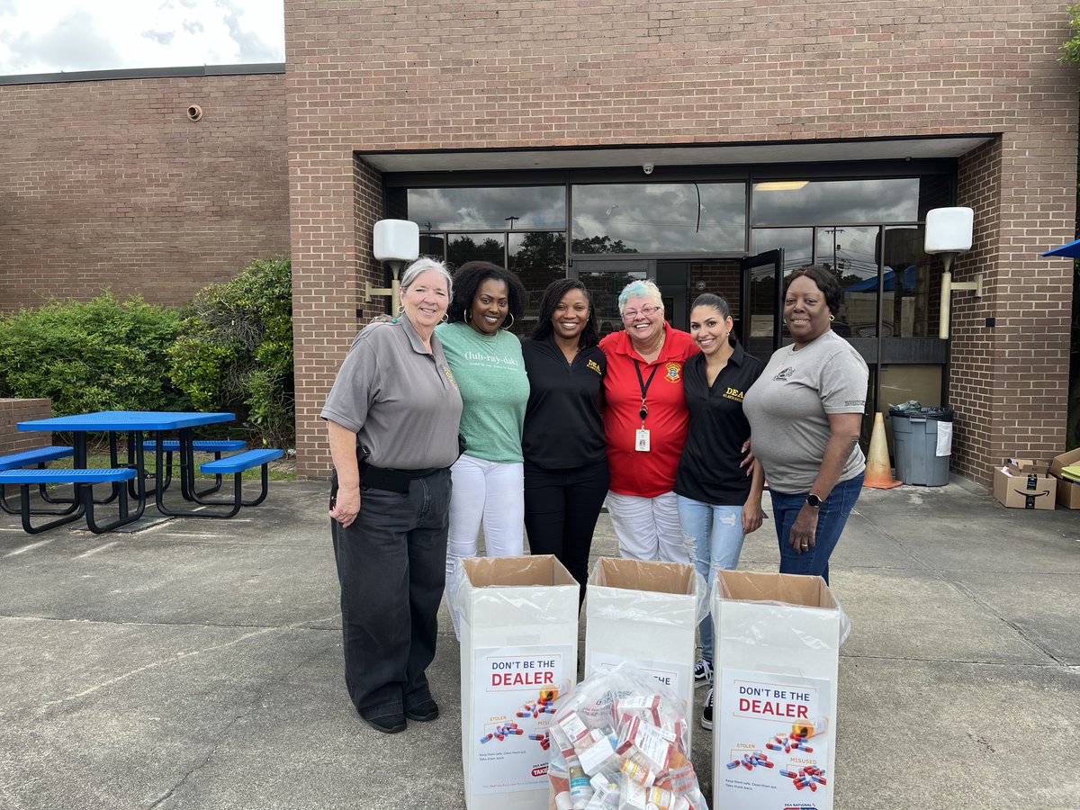 L-R: Project Hope Special Deputy Konni Smith, LRADAC Substance Misuse Prevention Specialist Kimberly Myers, GS Kendra Toussaint, Project Hope Volunteer Donna Rhodes, DI Sai Rivera and DI Marilyn Humbles at Richland County Sheriff Department. #TakeBackDay