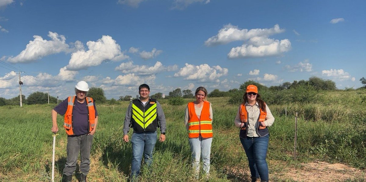 ParaguayTVHD's tweet photo. Culminó un recorrido de verificación efectuado por técnicos medioambientales en las diferentes zonas donde se plantaron árboles como medida de mitigación por las obras del Lote 6 de la ruta PY09 – #Transchaco.
🔗https://t.co/YKcO9KuTUf https://t.co/OHoDpf2Fjm