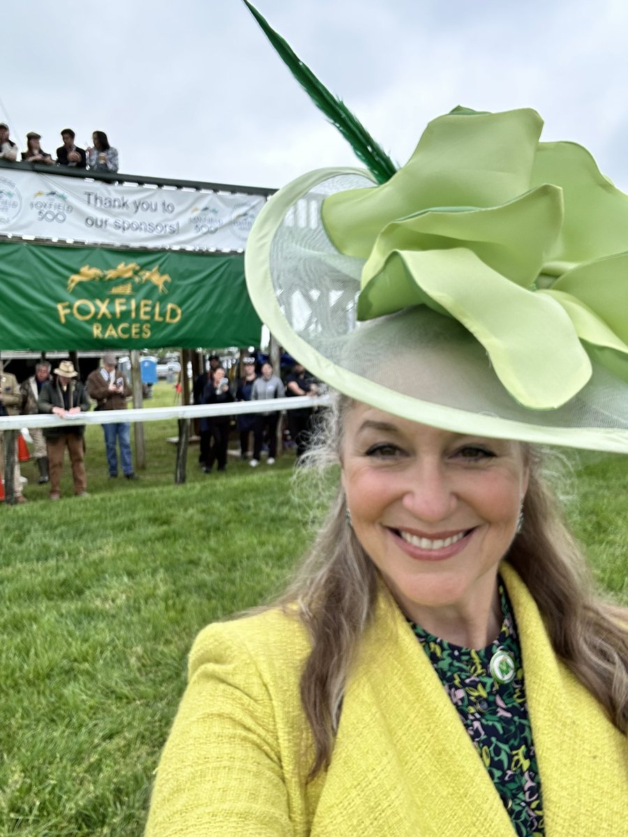 Watch the @JumpingwithNSA livestream now! Foxfield Spring R1 about to ho. @camhats for the FAB fascinator. 💚💛