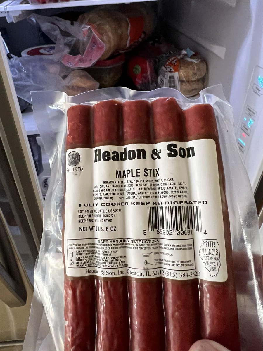 FredButt6's tweet photo. #GettingHammered doing chores around the house with @mkhammer
Enjoying beef jerky and parallel parking skills https://t.co/934l5vpPnd