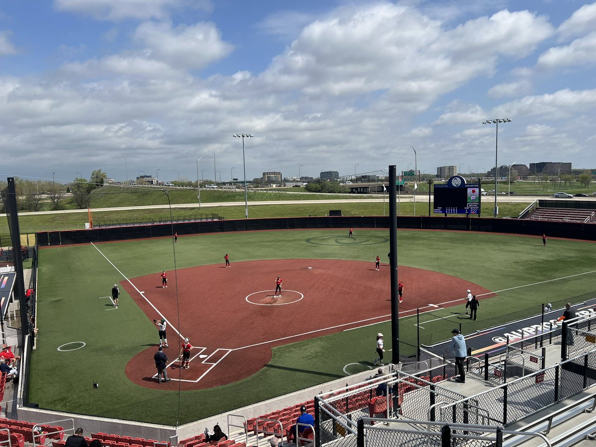 What a beautiful day for the Andy Harmon Memorial Invite at the Ballpark at Rosemont @Leydenathletics @LeydenSoftball @IHSAScoreZone