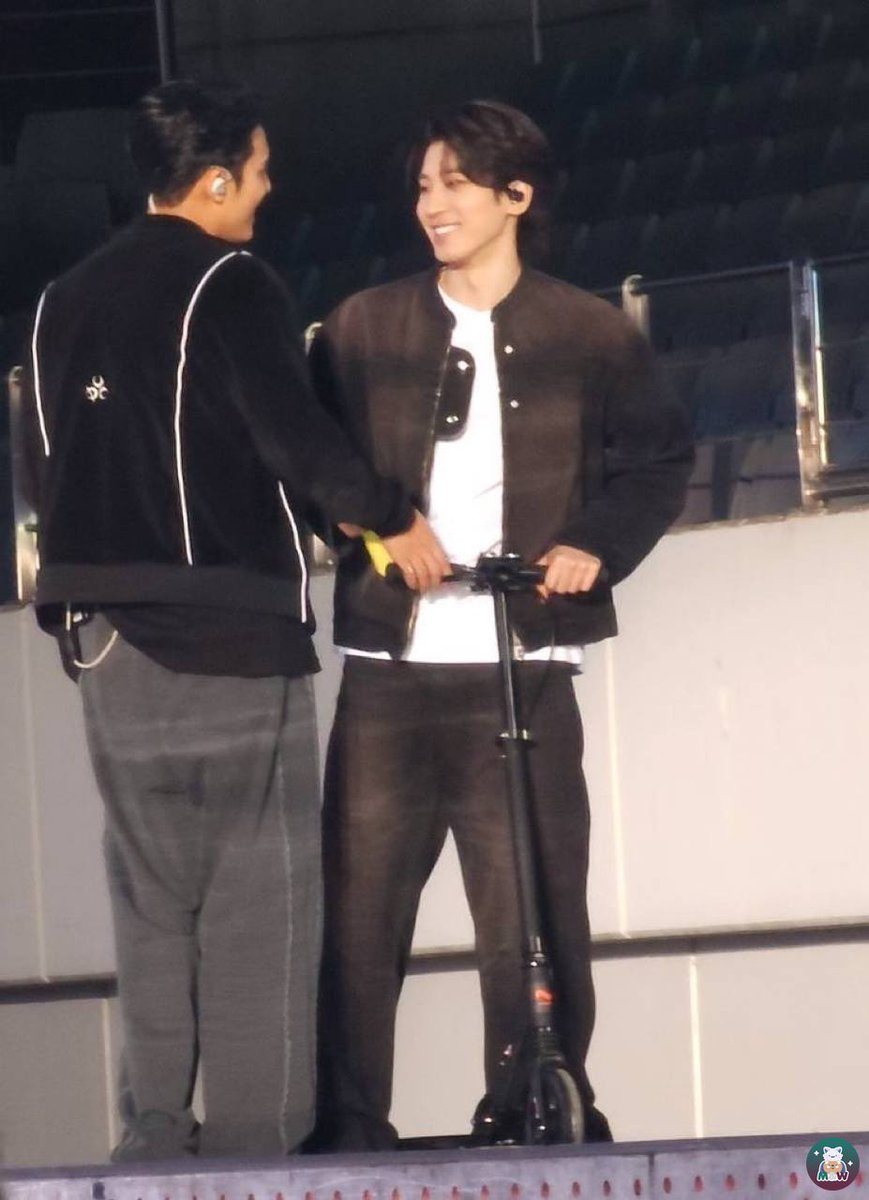 yoongipeachyy's tweet photo. want to tattoo this minwon pic on my forehead cause look at their smiles!!!! https://t.co/ev0enmaPUZ
