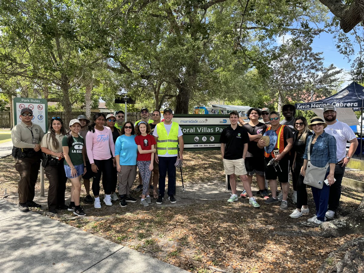 Today we kickstarted the weekend with a community cleanup in Coral Villas! Together, let's ensure our streets are clean and safe for all families. Spot illegal dumping? Report it to our office at (305) 267-6377. Together, we can make a difference! #FlaPol #DadeFirst