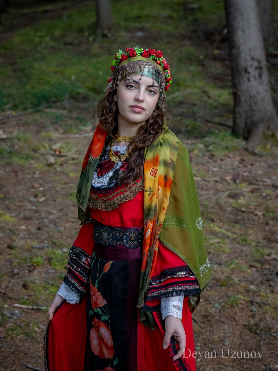A Glimpse into the ETNO Collection by ARIES Unikat Step into a world where tradition meets modernity with the ETNO Collection by ARIES Unikat . Designed by the visionary Svetla Dimitrova, this exclusive collection is a testament to the rich tapestry of Bulgarian heritage.