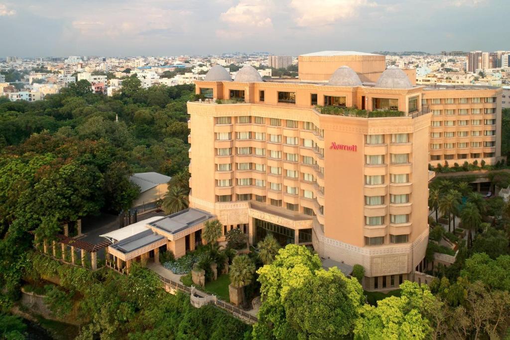 BIG NEWS 🚨 Telangana High Court's ruling nullifies Wakf Board's claim over Hyderabad's 5-star Hotel Marriott 🔥 Court quashed the petition & noted that the initiation of the proceeding by the Wakf Board is in excess of jurisdiction. Viceroy Hotels, now known as Hotel Marriot,…