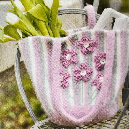 Gorgeous Crochet Felted Flower Bag Pattern 🌸
This bucket style shaped bag has soft stripes with long handles. The button trimmed lovely flower motifs with embroidered stems are added afterwards to add a cute little touch 😊 #MHHSBD #craftbizparty #crafturday