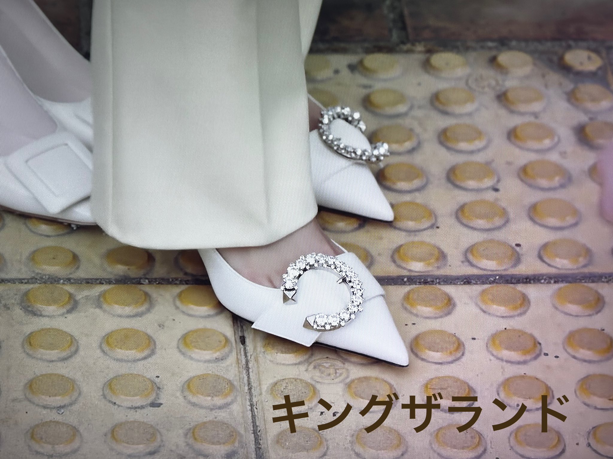 JIMMY CHOO ホワイト リボン ハイヒール 37　37 1/2 JIMMY CHOO ホワイト リボン ハイヒール 37 37 1/2