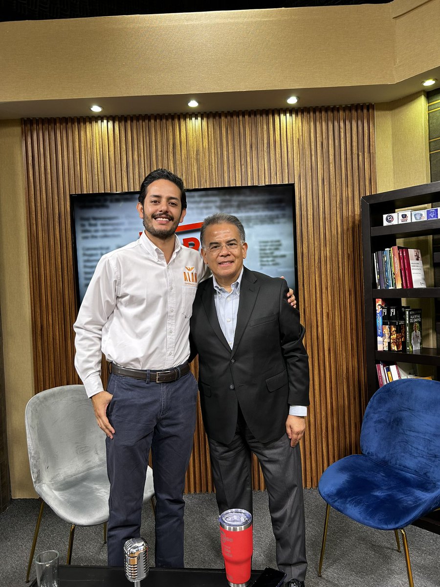 alanspinosa's tweet photo. Esta mañana en el Foro del 12 platicando acerca de las propuestas que queremos impulsar desde el Congreso del Estado, estoy seguro que somos la única candidatura que sabemos cómo hacerlo. 

Gracias por la invitación mi estimado @heber_noti121ed 

#HagamosQueSuceda 🍊🙌🏼 https://t.co/uv3HHGnI5g
