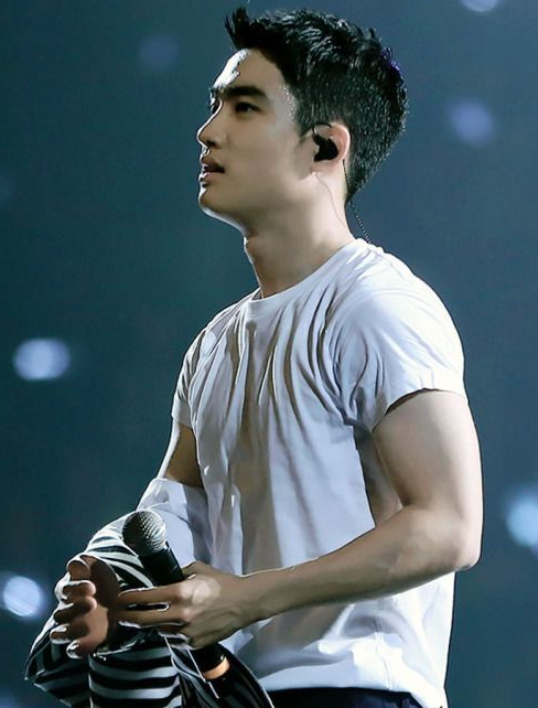AboutMusicYT's tweet photo. EXO's Kyungsoo during the group's tour, 2015. https://t.co/BxpZtKjAqS
