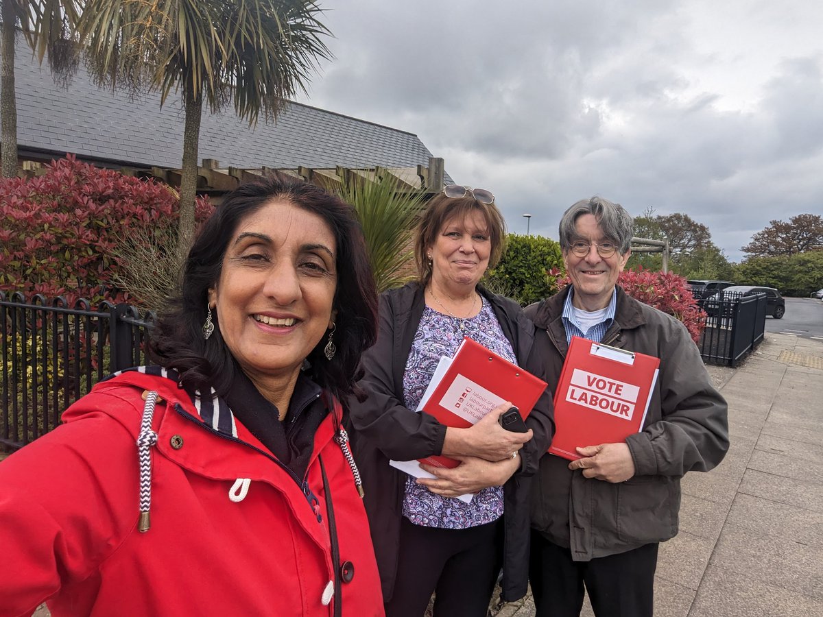Busy morning campaigning. First in Holbrook for Cllr Rachel Lancaster. Thanks to @MattWestern_ for campaigning with us. Then in Woodlands for Neil Rider. Great responses to local candidates, @RichParkerLab + @SimonFosterPCC Tide has definitely turned. @WMLabour