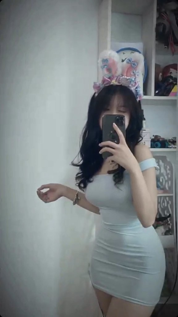 MyCheno954's tweet photo. Bé thỏ xanh thèm bún cua https://t.co/0reTTYkdhS