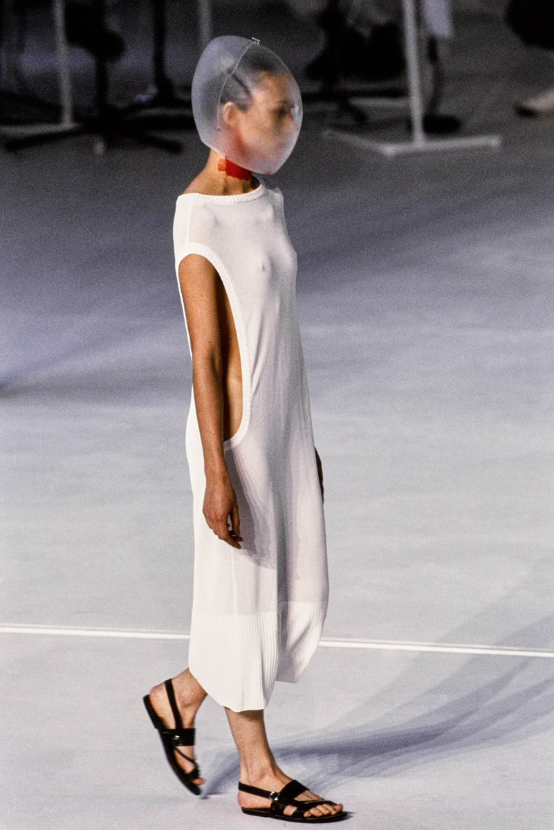 iso_inn's tweet photo. Hussein Chalayan, 1998 https://t.co/rvSKVgVzTS