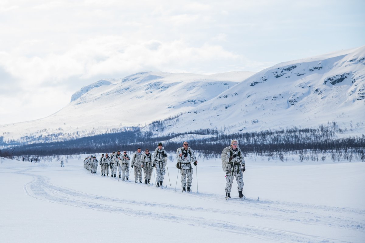 Operaatio Pohjanloimu - juhlallinen kansallisen veteraanipäivän lipunnostotilaisuus, toteutettiin tänään 27.4.2024 Kilpisjärvellä, Kolmen valtakunnan rajapyykillä.

#jääkäriprikaati #maavoimat #pohjanjääkärikilta #lapinlennosto #ilmavoimat #kansallinenveteraanipäivä