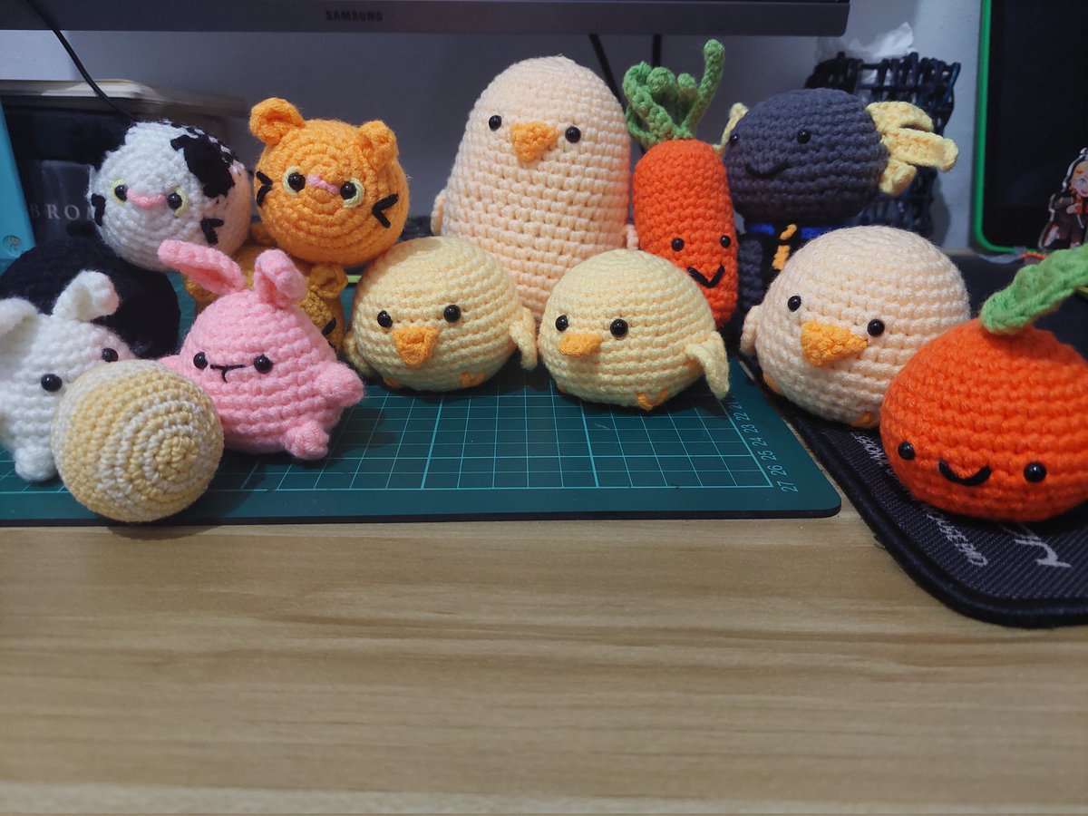 Axelotls and friends :3 mainly duck or bebeq tho hehehehehhee crochet is adictive bro-