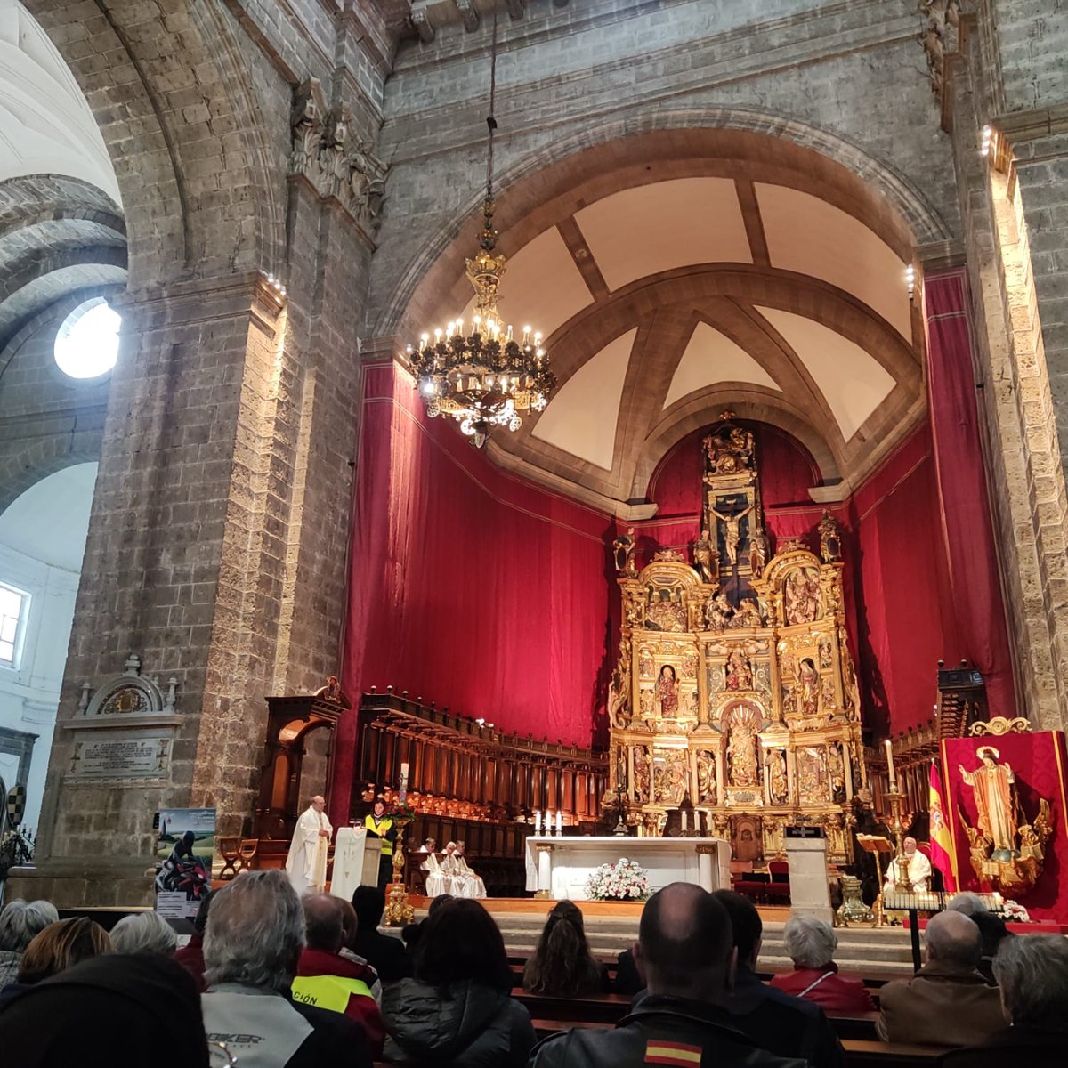 ✝️📷 Cofrades riosecanos participan en la eucaristía del Jubileo Motero de Valladolid por el centenario de la entronización del Corazón de Jesús en la Catedral de Valladolid