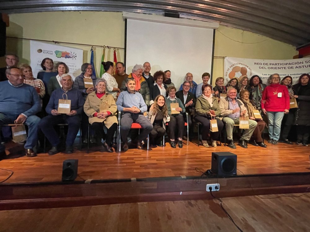 La consejera, Marta del Arco, ha intervenido hoy en la clausura de la XIII Jornada de Voluntariado y Participación del Oriente de Asturias, que se ha celebrado en la Casa de Cultura de Pervís, en Amieva. ➕️ℹ️👉 tinyurl.com/4sby8w9p @GobAsturias