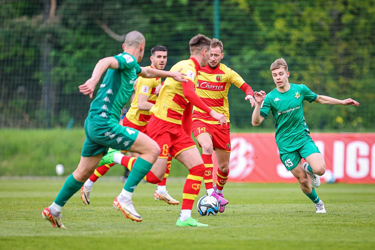 📸 Fotogaleria z meczu #3liga Jagiellonia II Białystok - Warta Sieradz (2:0).

🔗 Więcej: tiny.pl/dw1jf

Wspierają nas Grupa Chorten, @GrupaORLEN i @Grupa_Enea 🤝