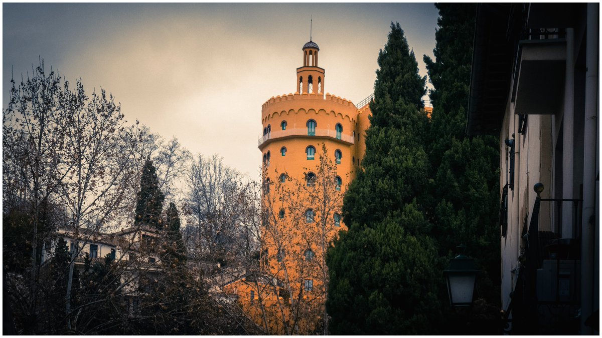 El faro #mismomentosgranadinos #Granada #encasa

#urbanphotography #streetphotography #travelphotography #tower #orange #hotel #AlhambraPalacehotel #ciprés #Realejo #sonyphotography #sonyrx100 #sonyrxvii