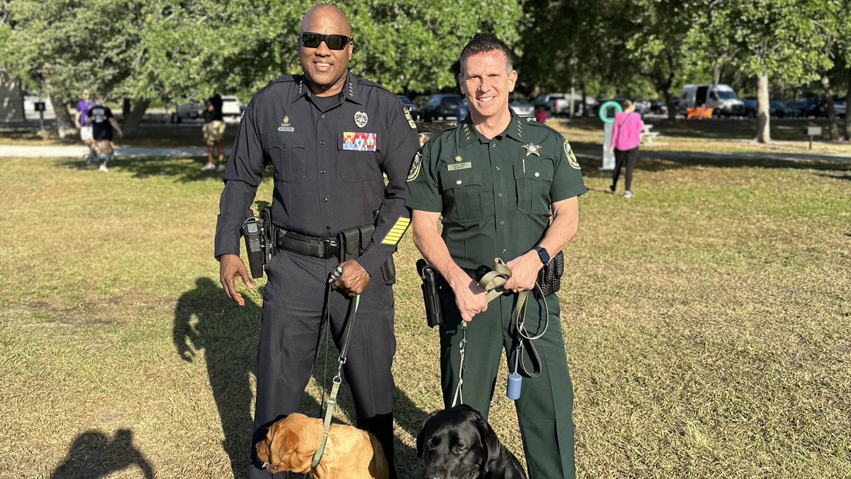 OrangeCoSheriff's tweet photo. This morning, we were at #PawsforPeace at Blue Jacket Park to support @harborhousefl and the important work they do to end domestic violence in our community. 🐾🦮 https://t.co/DwDZ9na5FR