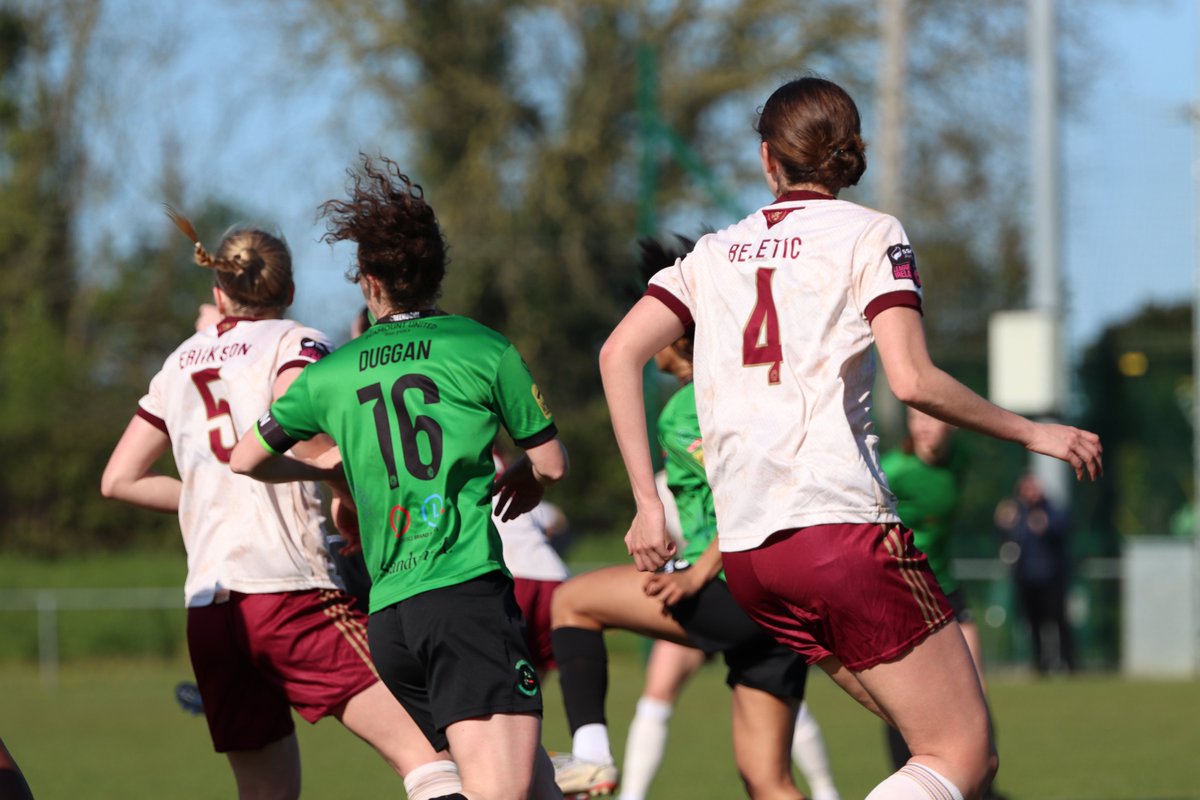 33' | United starting to grow into the game here with a few half chances, including a dangerous cross by Lynsey McKey causing trouble in the box. PEA 0-0 GAL #ItsATribalThing