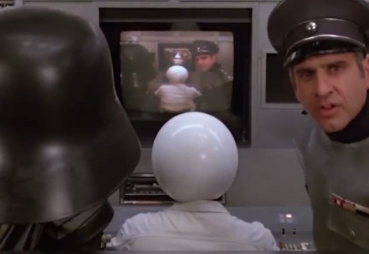 Skyman_MR's tweet photo. @Roybattyforever Esta es la imagen que debiste considerar, ya que Rick Moranis JAMÁS rompió la "cuarta pared"😉 https://t.co/HcI701gU5c